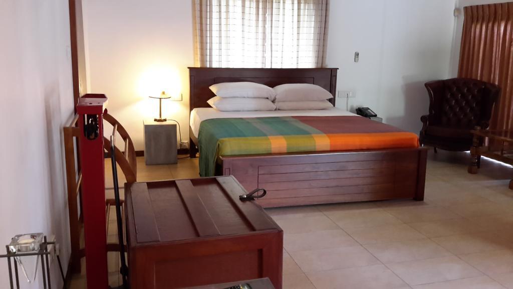 Lodge 19 Negombo Bagian luar foto