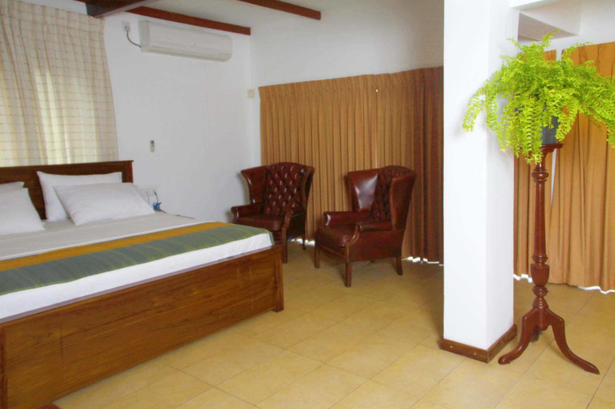 Lodge 19 Negombo Bagian luar foto